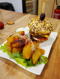 Hamburger du Restaurant végétalien Sweet Rawmance à Paris - n°7