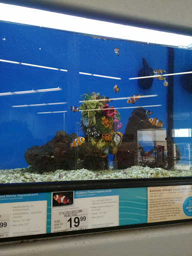 Pet Supply Store «Petco Animal Supplies», reviews and photos, 1660 Orchard Gateway Blvd, North Aurora, IL 60542, USA