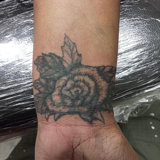 Tattoo Shop «Hollywood Tattoos», reviews and photos, 104 Market St, Newark, NJ 07102, USA