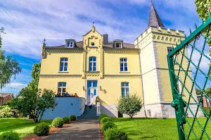 Schlosshotel Haus Grieth Bed & Breakfast image