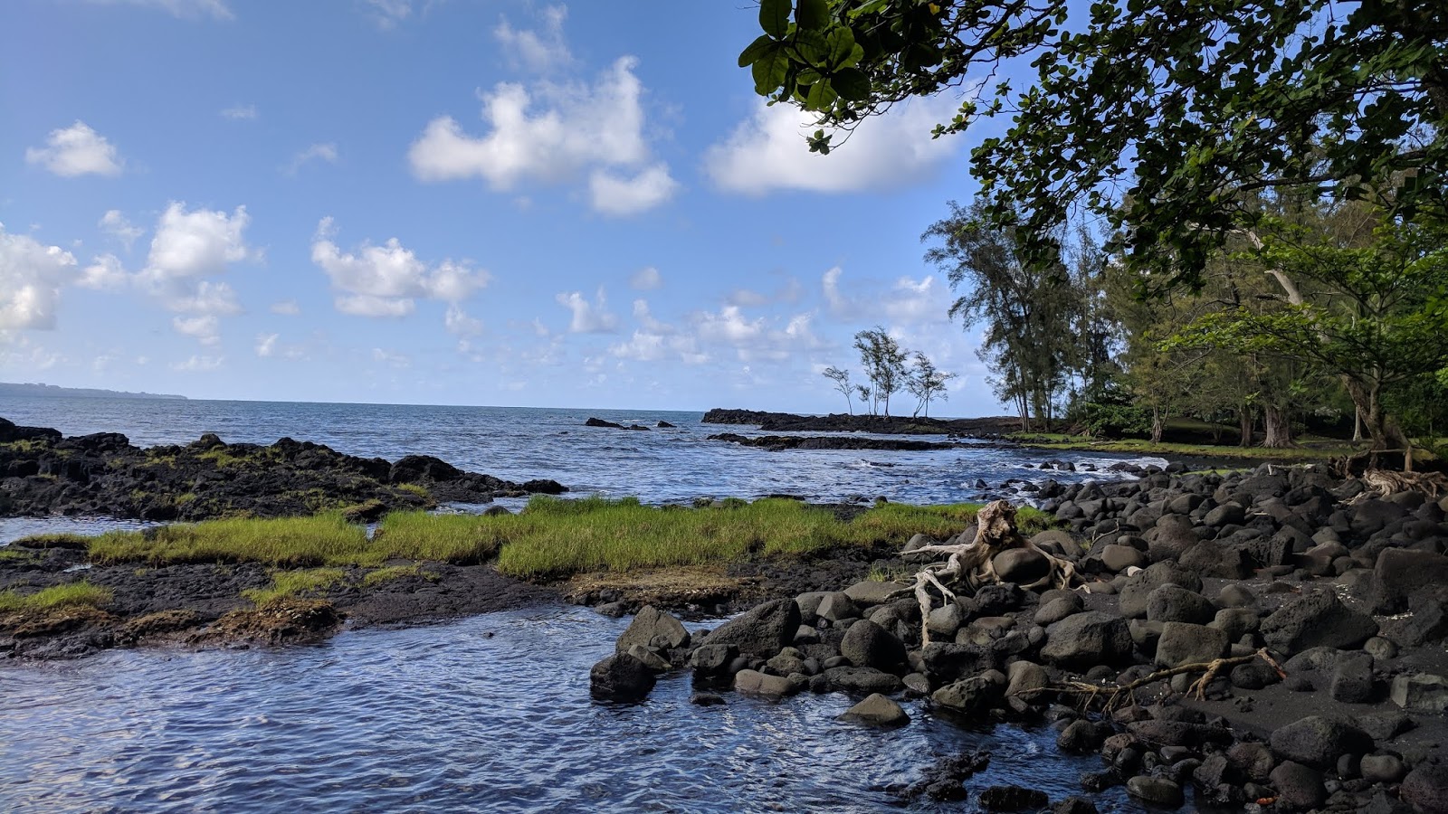 Foto von Keaukaha Beach mit sehr sauber Sauberkeitsgrad