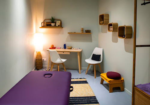 Centre de yoga L'Arbre Bleu Marseille, Centre de Yoga, Soin holistique et bien être Marseille
