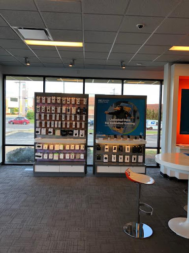Cell Phone Store «AT&T», reviews and photos, 2875 N Hwy 67, Florissant, MO 63033, USA
