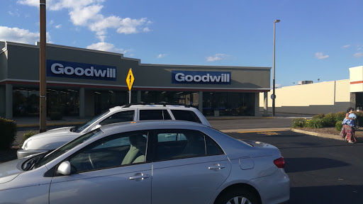 Thrift Store «Goodwill Lynnhaven Retail Store», reviews and photos, 600 S Lynnhaven Rd, Virginia Beach, VA 23452, USA