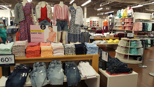 Clothing Store «Gap», reviews and photos, 18511 Outlet Blvd, Chesterfield, MO 63005, USA