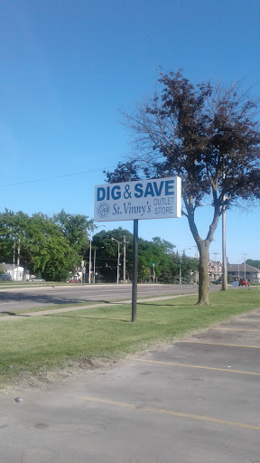 Thrift Store «St. Vincent de Paul Dig & Save Outlet», reviews and photos, 1900 S Park St, Madison, WI 53713, USA