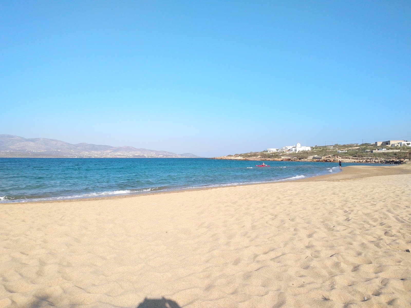 Foto van Glyfa beach met bruin zand oppervlakte