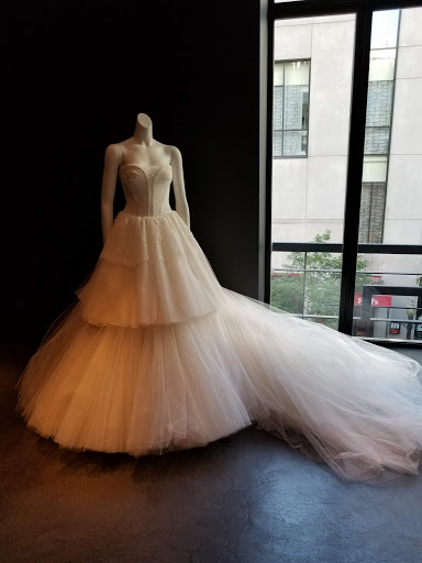 Bridal Shop «Vera Wang Bride», reviews and photos, 945 N Rush St, Chicago, IL 60611, USA