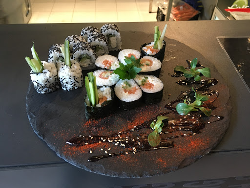 CAVIAR Sushi & Bistro