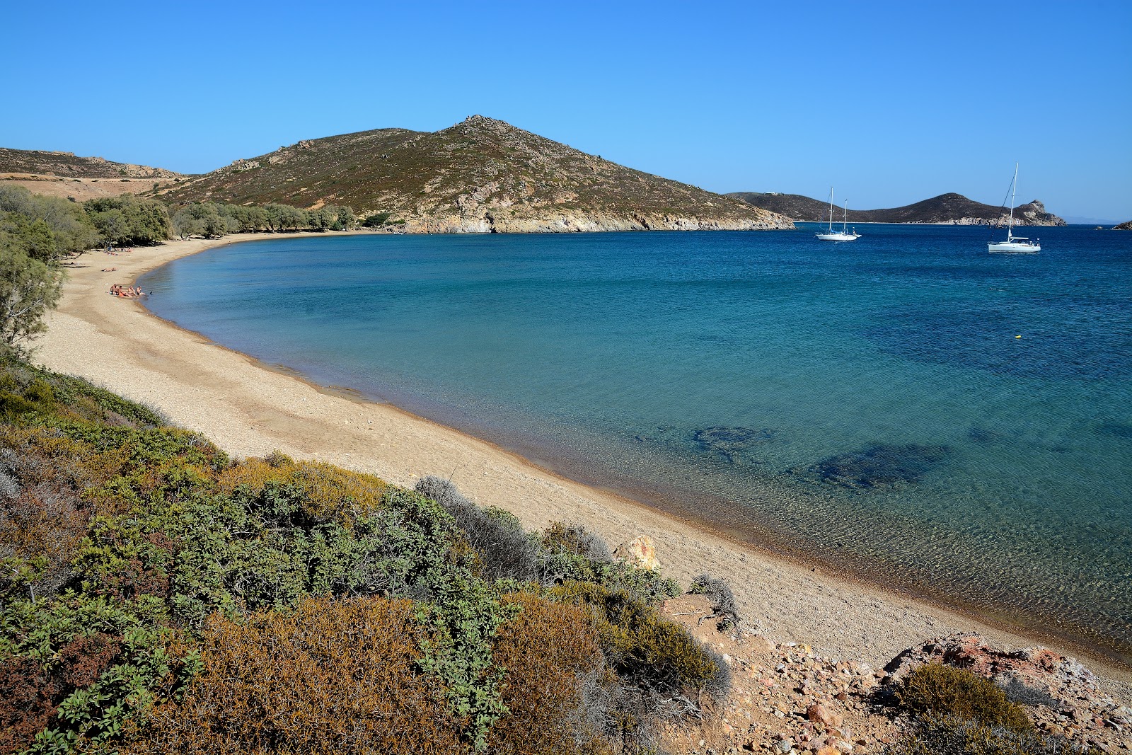 Foto de Paralia Livadi con guijarros grises superficie