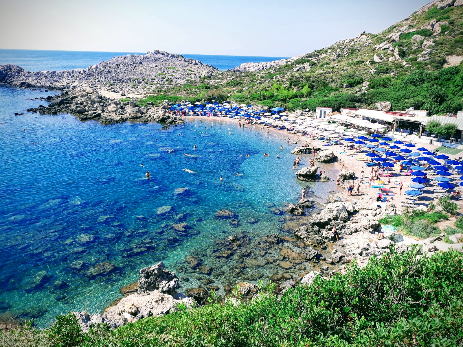 Ladiko Plajı II'in fotoğrafı küçük koy ile birlikte