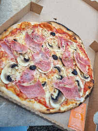 Plats et boissons du Pizzeria PIZZA LES UCHANES à Aups - n°6