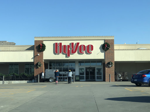 Supermarket «Hy-Vee», reviews and photos, 923 N 1st Ave, Winterset, IA 50273, USA