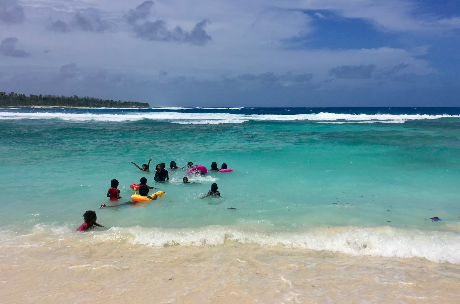 Foto de Emaal Lahkeh Nap Beach com muito limpo nível de limpeza