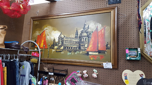 Outlet Mall «Finders Keepers Traders Outlet Mall», reviews and photos, 740-784 Chelsa Dr, Madisonville, KY 42431, USA