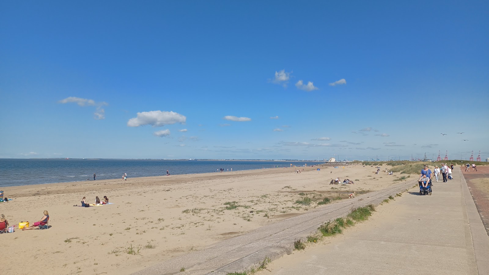 Foto van Wallasey Strand met helder zand oppervlakte