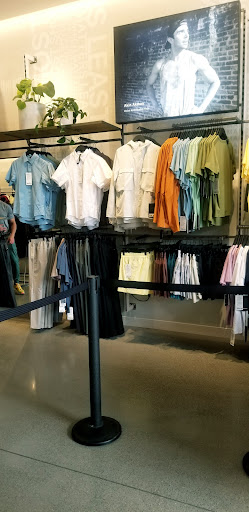 Sportswear Store «lululemon», reviews and photos, 9595 Six Pines Dr #820, The Woodlands, TX 77380, USA