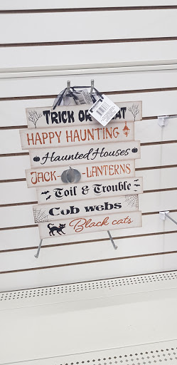 Dollar Store «Dollar Tree», reviews and photos, 1061 S York Rd, Bensenville, IL 60106, USA