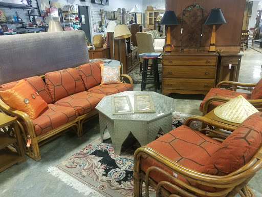Furniture Store «Finders Keepers Consignment Furniture & Decor», reviews and photos, 2853 E College Ave, Decatur, GA 30030, USA