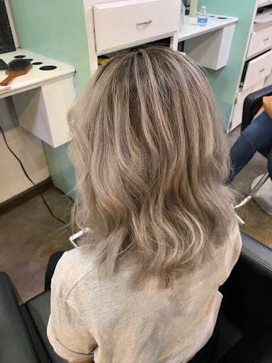 Beauty Salon «Hello Gorgeous Salon & Spa», reviews and photos, 712 Highlander Point Dr, Floyds Knobs, IN 47119, USA