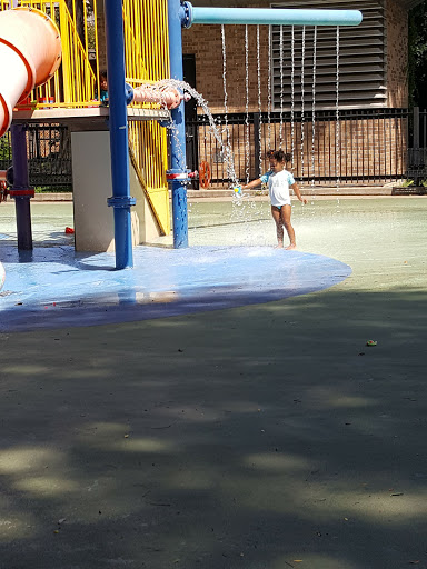 Park «Adams Playground Park», reviews and photos, 1919 N Seminary Ave, Chicago, IL 60614, USA