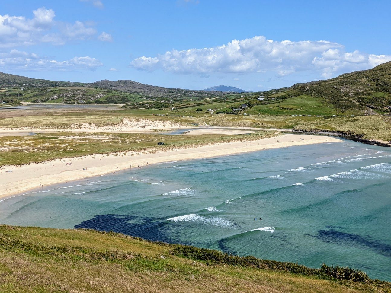 Foto di Barley Cove Beach con una superficie del sabbia beige
