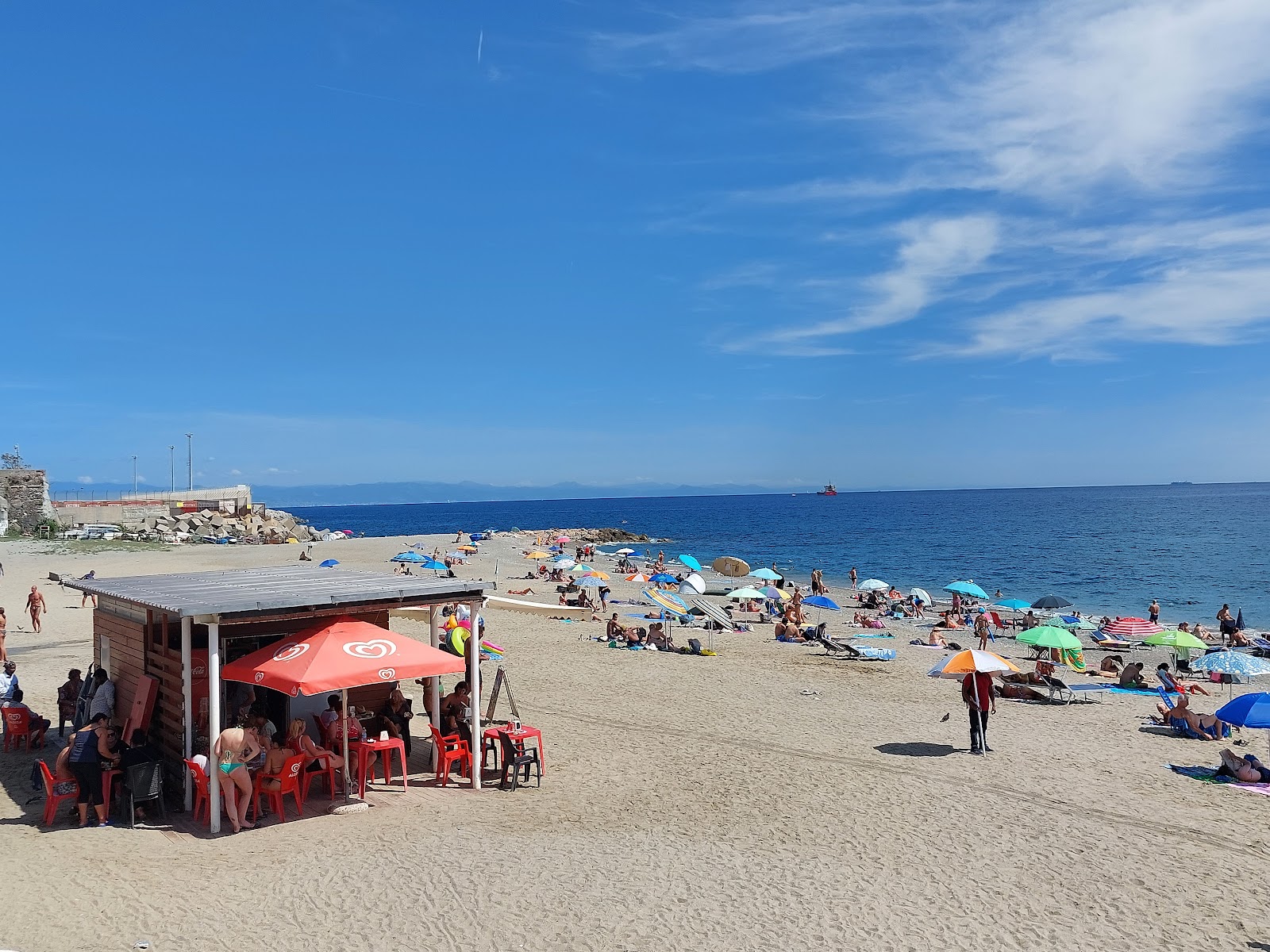 Fotografija Spiaggia Libera del Prolungamento z svetel pesek površino