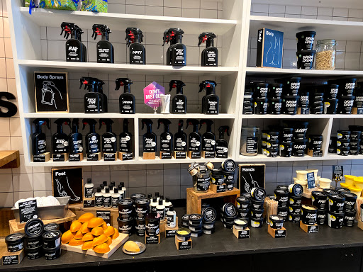 Cosmetics Store «LUSH Fresh Handmade Cosmetics», reviews and photos, 51 Oakbrook Center, Oak Brook, IL 60523, USA