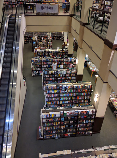 Book Store «Barnes & Noble», reviews and photos, 4801 Bethesda Ave, Bethesda, MD 20814, USA
