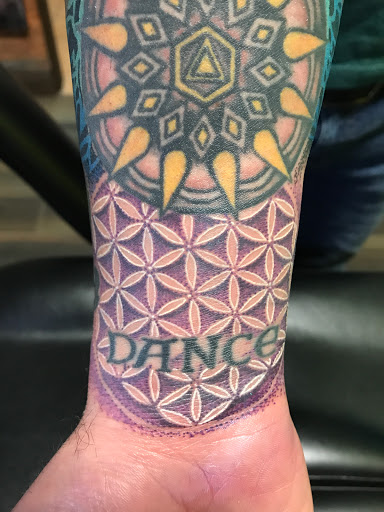 Explore optical illusion tattoo ideas, creative tattoo ideas in Saint Petersburg, available at Buku Tattoo Studio