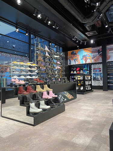 Platypus Shoes Ormiston - Shoe store
