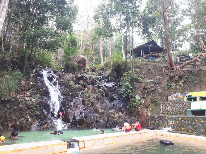 Air Terjun Desa Pongkar