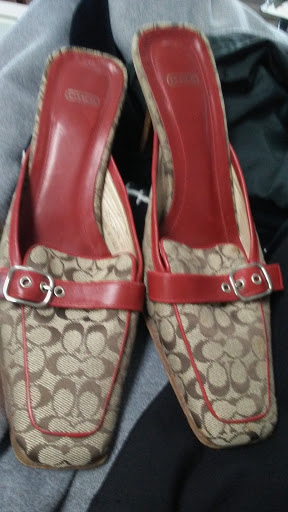 Thrift Store «Women In Distress Thrift Store», reviews and photos, 1372 N State Rd 7, Margate, FL 33063, USA