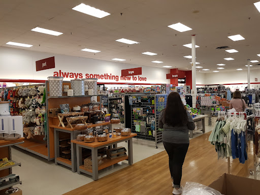 Department Store «T.J. Maxx», reviews and photos, 5 Main St, East Hartford, CT 06118, USA