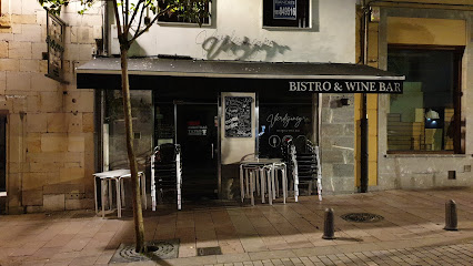 Verdejonegro Bistro & Wine Bar - C. el Mercado, 4, bajo, 33550 Cangas de Onís, Asturias, Spain