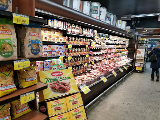 Supermarket «Manhattan Avenue Food Bazaar Supermarket», reviews and photos, 21 Manhattan Ave, Brooklyn, NY 11206, USA