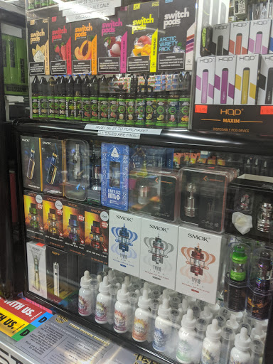 Tobacco Shop «The Hub Smoke Shop & Gifts», reviews and photos, 6410 N Oak Trafficway, Kansas City, MO 64118, USA