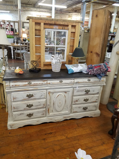 Antique Furniture Store «Jarfly Antique Market», reviews and photos, 47 Railroad Ave, Jefferson, GA 30549, USA
