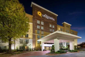 La Quinta Inn & Suites by Wyndham Atlanta Airport North image