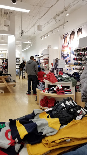 Clothing Store «Gap», reviews and photos, 5690 Bay St, Emeryville, CA 94608, USA
