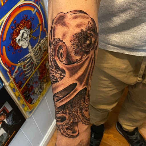 Tattoo Shop «Masterpiece Tattoo & Body Piercing», reviews and photos, 99 NH-28, Salem, NH 03079, USA