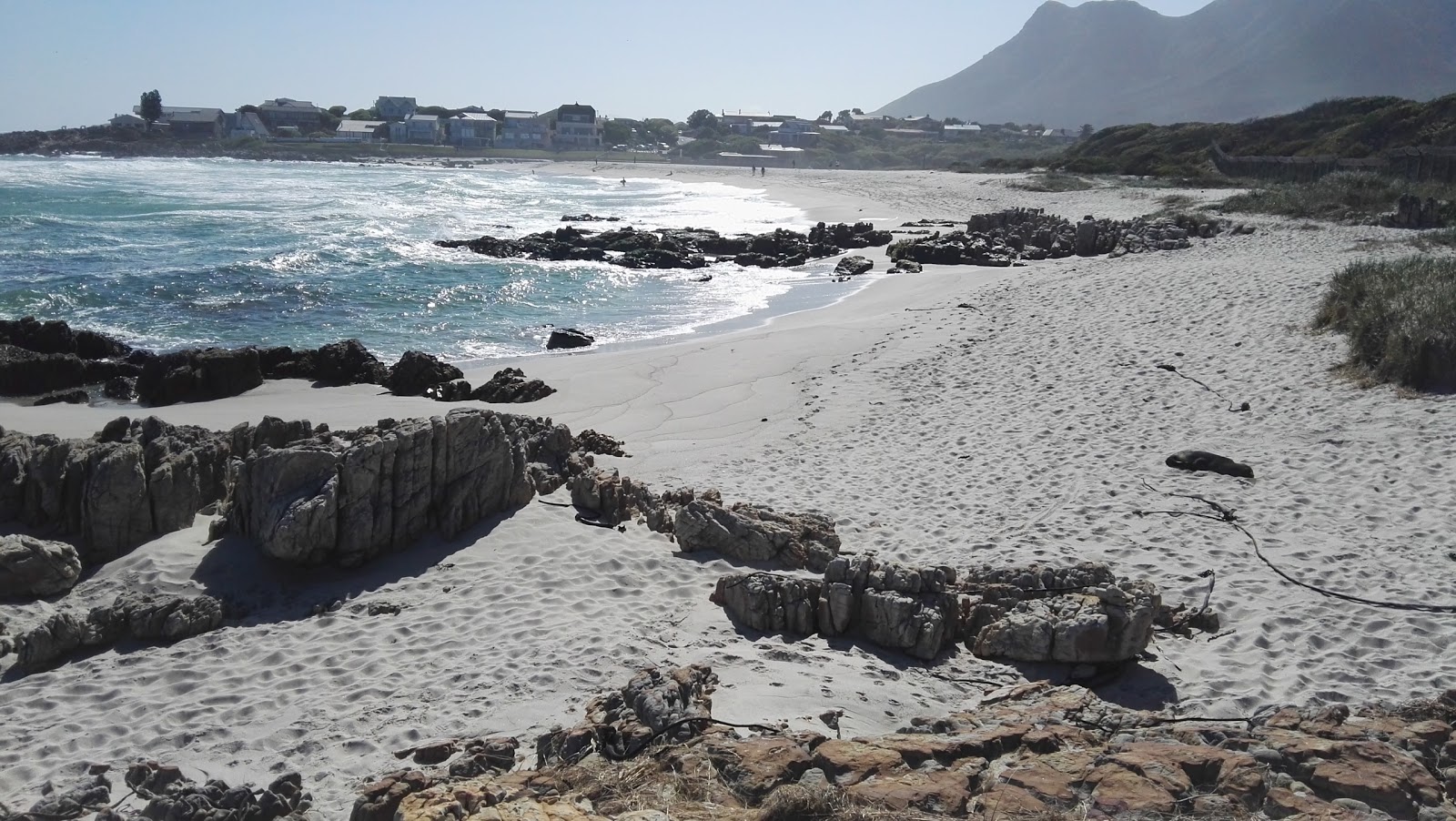 Φωτογραφία του Sandbaai beach με ευθεία ακτή