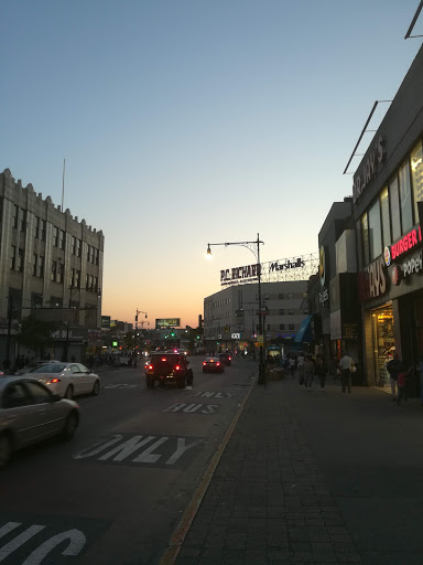 Discount Store «Fallas Discount Stores», reviews and photos, 215-223 E Fordham Rd, Bronx, NY 10458, USA