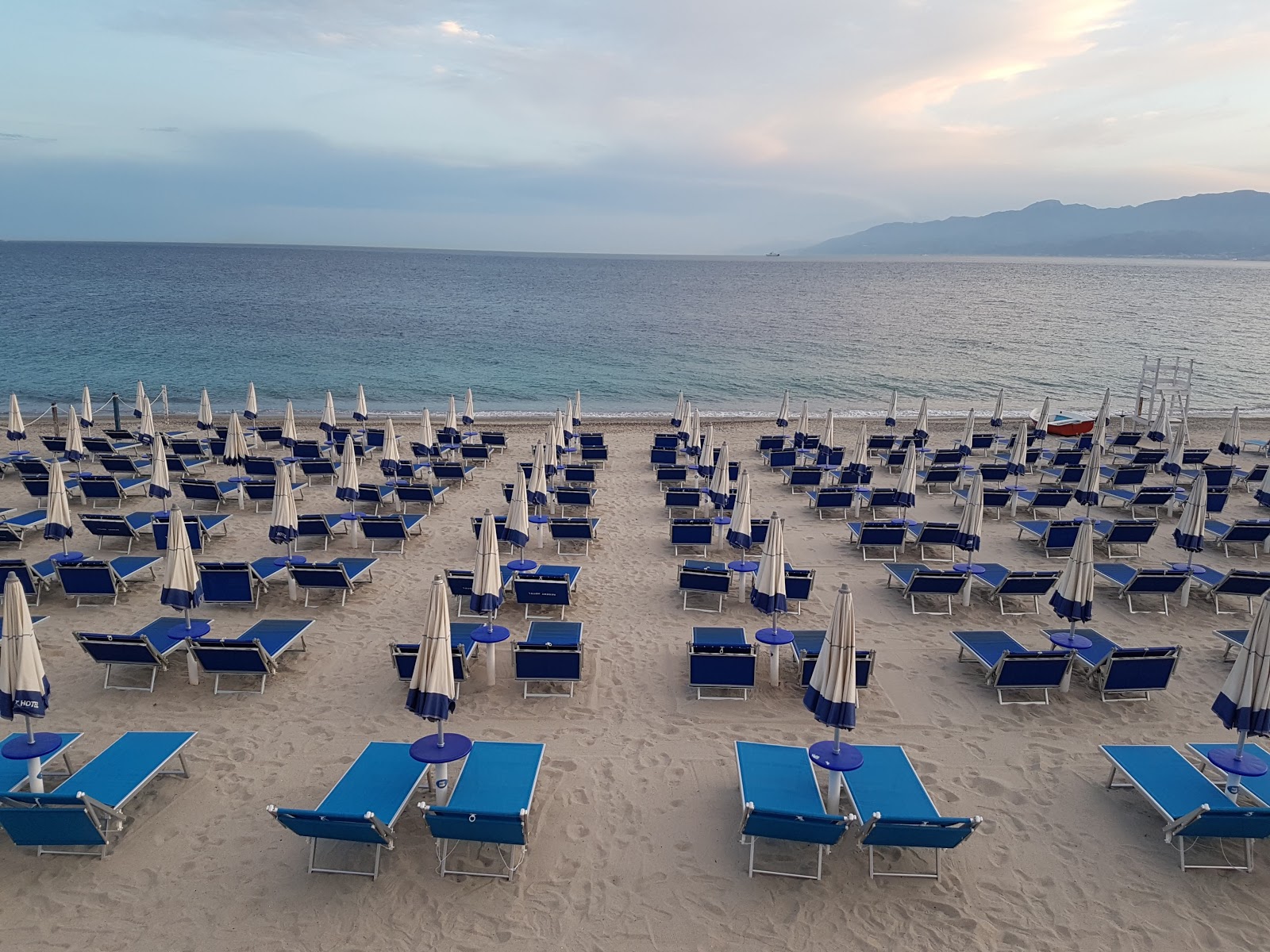 Foto de Spiaggia Di Catona área de resort de praia