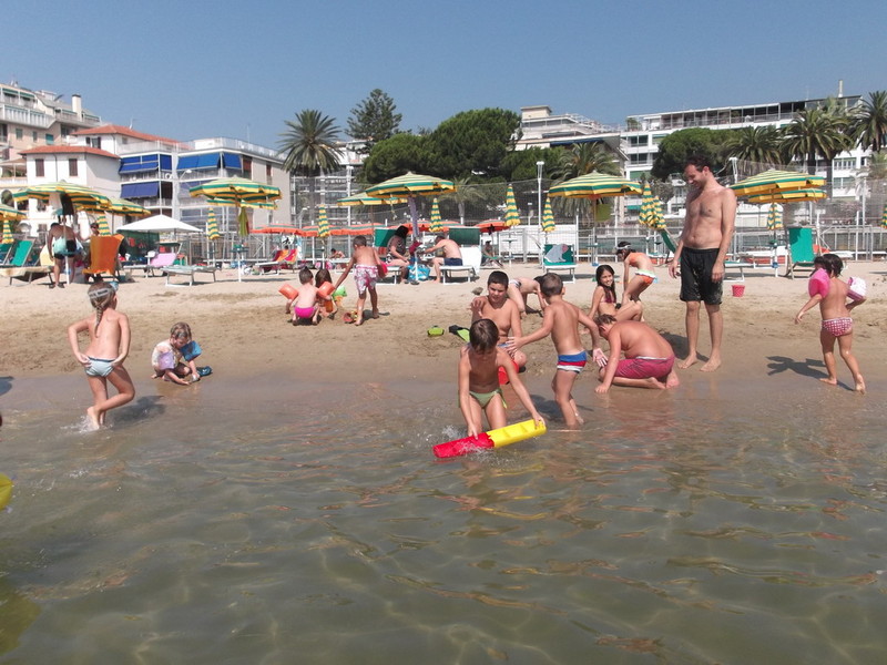 Fotografie cu Spiaggia di Sanremo cu nivelul de curățenie înalt