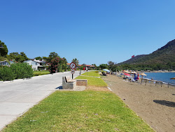 Photo de Aktur beach avec plusieurs baies longues