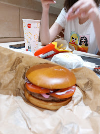Cheeseburger du Restauration rapide McDonald's Wagram à Paris - n°4