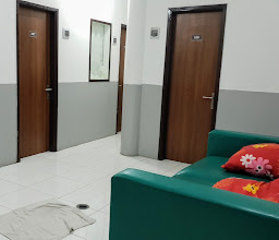 RedDoorz near Mall Ciputra 2 photo