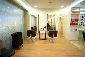 Infiniti Salon || Best unisex Salon | Laser Hair Reduction | Best eyelashes extensions in Raipur image