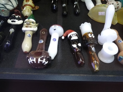 Tobacco Shop «Wizard Hat Smoke Shop», reviews and photos, 2406 W Parmer Ln #96, Austin, TX 78727, USA